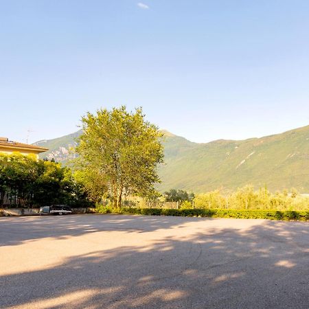 Appartamento Campagnola Mansardato Con Soppalco Riva del Garda Luaran gambar