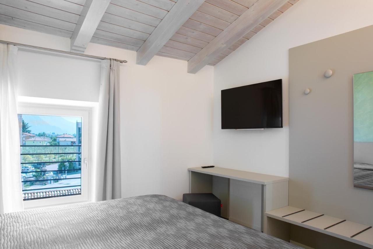 Appartamento Campagnola Mansardato Con Soppalco Riva del Garda Luaran gambar