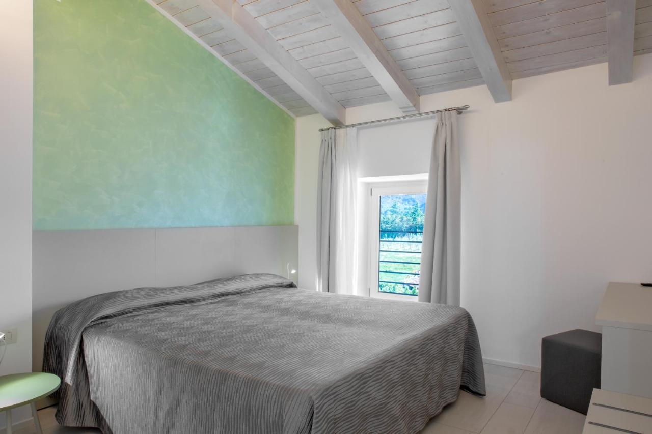 Appartamento Campagnola Mansardato Con Soppalco Riva del Garda Luaran gambar