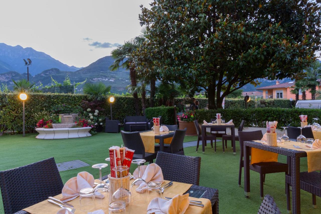 Appartamento Campagnola Mansardato Con Soppalco Riva del Garda Luaran gambar