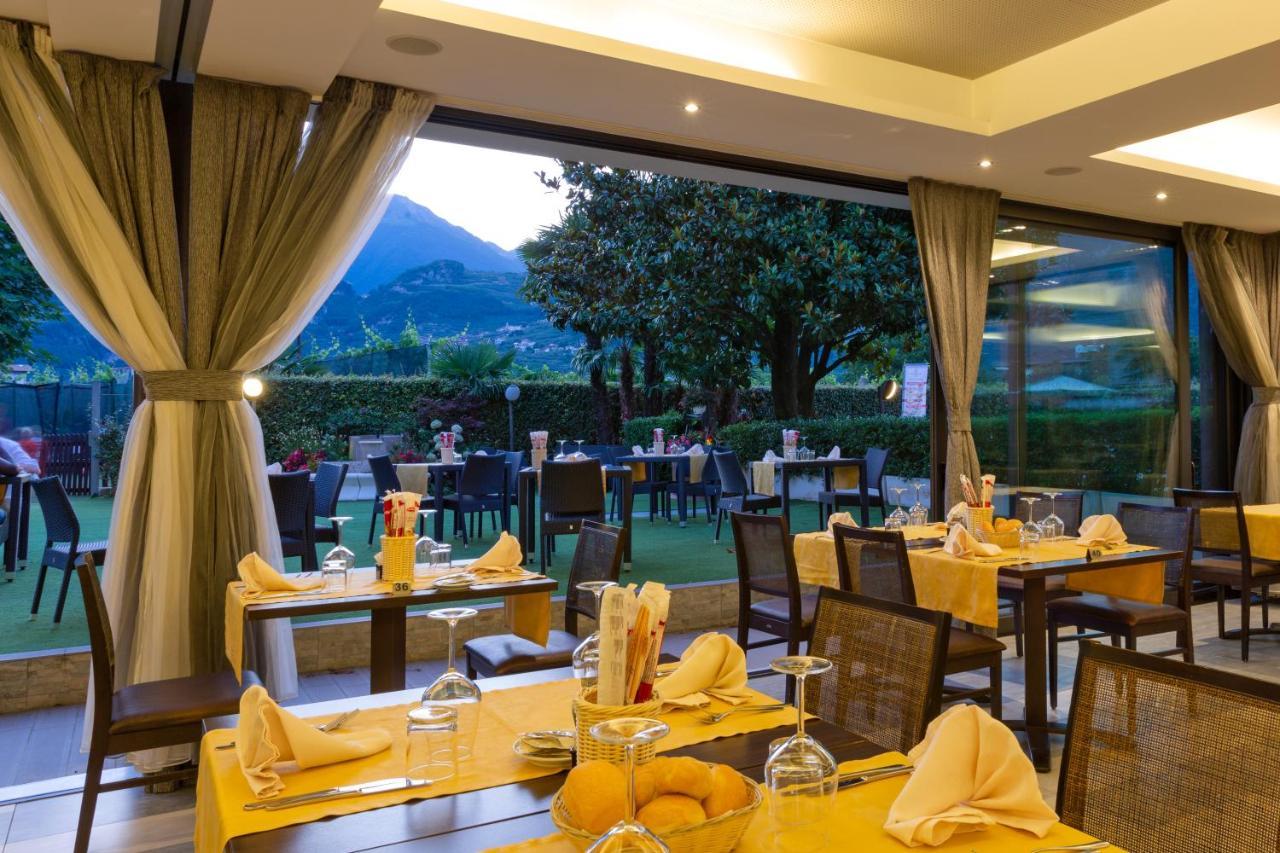 Appartamento Campagnola Mansardato Con Soppalco Riva del Garda Luaran gambar