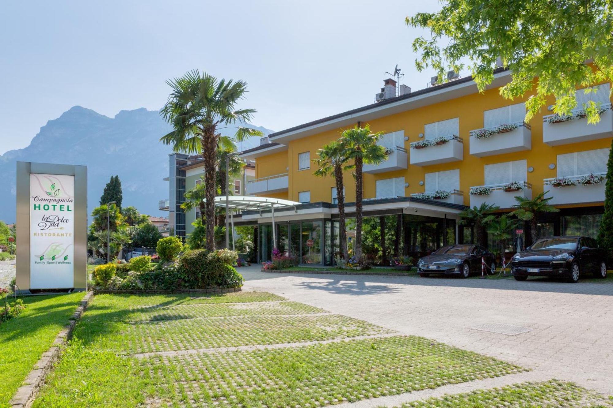 Appartamento Campagnola Mansardato Con Soppalco Riva del Garda Luaran gambar