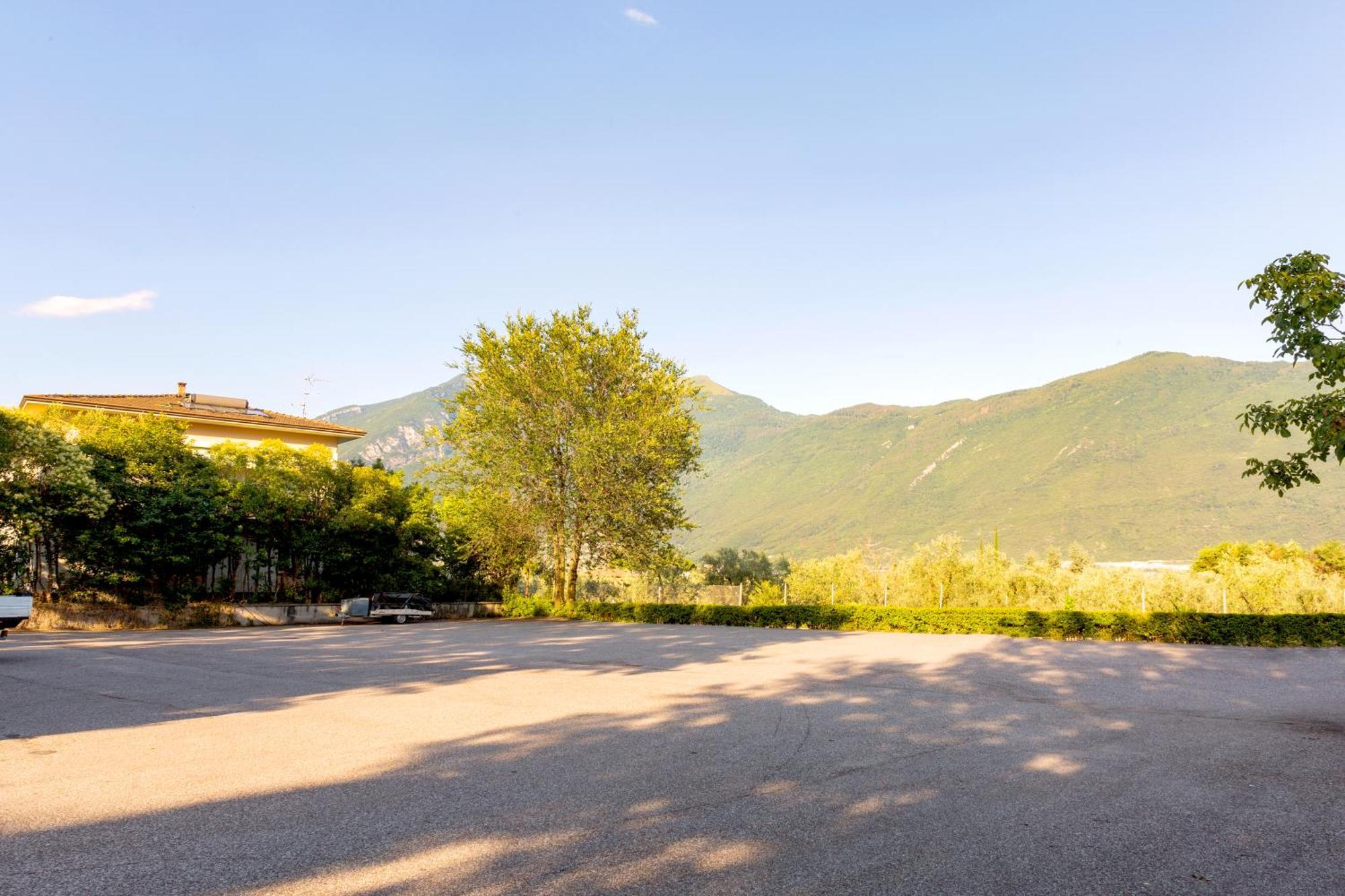 Appartamento Campagnola Mansardato Con Soppalco Riva del Garda Luaran gambar